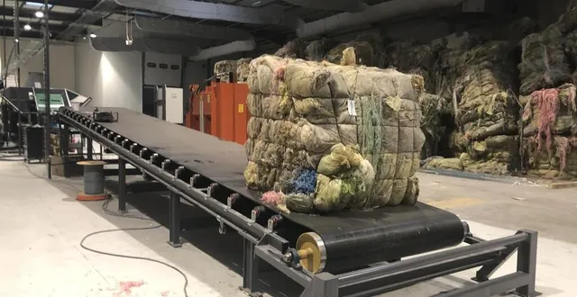 photo  un tapis roulant, fabriqué par deux salariés de recyouest, a été récemment mis en place pour y déposer les filets.  &copy;  ouest-france 