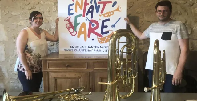 photo  michel bauchet et florence pastoureau ont organisé une première séance d’inscriptions au sein de l’orchestre enfant’fare.  &copy;  le maine libre 