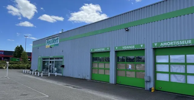 photo  l’agence feu vert d’arçonnay a fermé ses garages fin juin dans la zone commerciale d’arçonnay, près d’alençon.  &copy;  ouest-france 