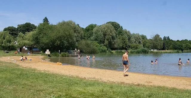photo  le plan d’eau de chantenay-villedieu, où les pompiers ont sorti un homme de l’eau le mardi 28 juin 2022.  &copy;  archives le maine libre 