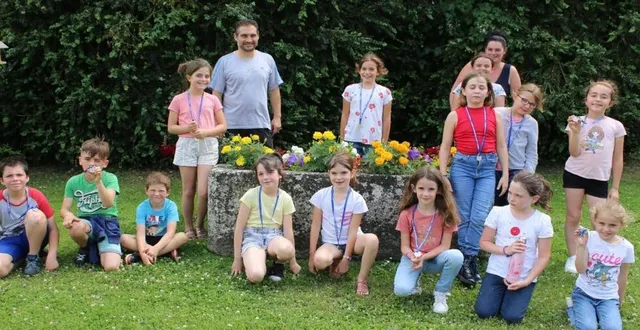 photo  mercredi, entourés de boris gesbert et malaury tomelin, animateurs, les enfants ont découvert le programme de l’accueil loisirs de juillet.  &copy;  ouest-france 