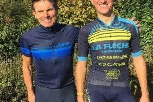 photo  julian (à droite) avec son copain gil salmon après l’épreuve.  &copy;  le maine libre 