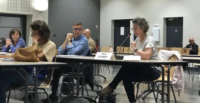 photo  flavie guimbert a mené les échanges pour l’opposition sablé au cœur face à la majorité au conseil municipal de sablé-sur-sarthe, lundi 27 juin 2022.  &copy;  ouest-france 