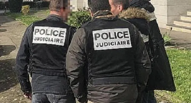 photo  des enquêteurs et techniciens de la police judiciaire d’angers sont intervenus au domicile d’un couple découvert mort au mans.  &copy;  archives presse océan 