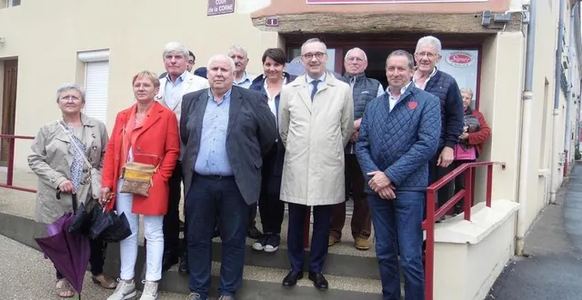 photo  les officiels lors de l’inauguration de la boulangerie de courgains.  &copy;  le maine libre 