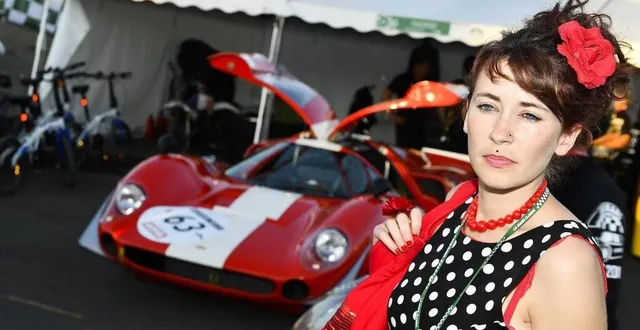 photo  acteurs et pilotes du mans se consacrent entièrement à l’évocation historique, notamment grâce à des vêtements dédiés.  &copy;  le maine libre / hervé petitbon 