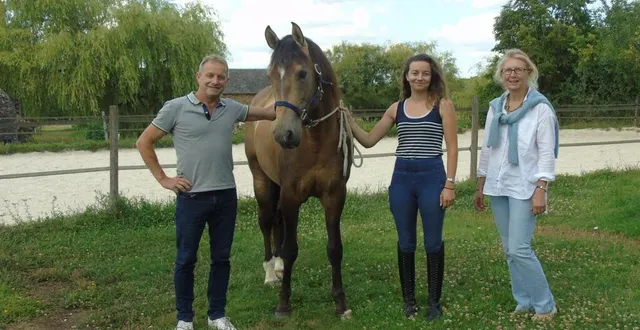 photo  jean-marc et martine alteyrac en compagnie de julie, qualifiée pour le mondial de working équitation avec califa, son cheval lusitanien. 16 nations sont engagées, avec 60 cavaliers. 