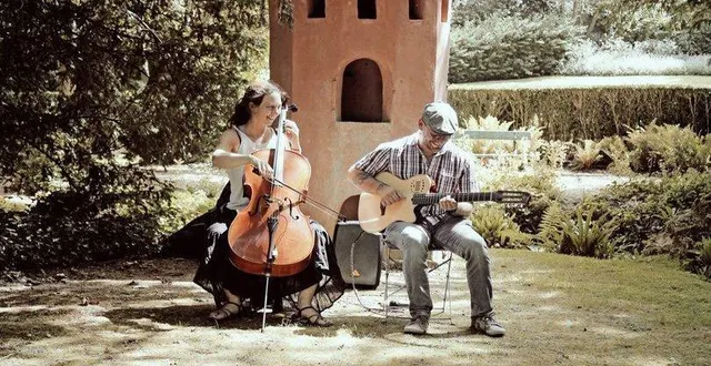 photo  marion et cédric chanteront pendant le marché.  &copy;  cahuète 
