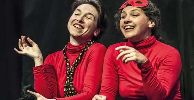photo  fanny milcent et chantal nicolas de la compagnie tourangelle aux deux ailes revisitent à leur manière « l’amour médecin ».  &copy;  aux deux ailes 