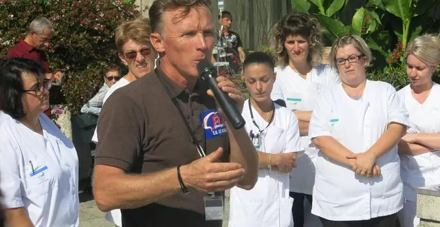 photo  marc gandon, secrétaire général fo, lors d’une manifestation pour soutenir les soignants.  &copy;   
                     ?photo archives le maine libre 