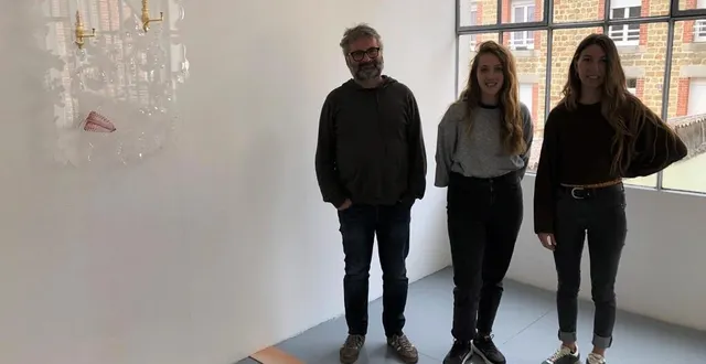 photo  jérôme letinturier, maria giovanni et ophélie sicot dans les locaux historiques de 2angles à flers, dans l’orne.  &copy;  ouest-france 
