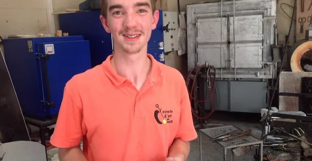 photo  romain martin a présenté au jury une coupelle transparente décorée à froid totalisant 40 heures de travail et un gros dossier technique.  &copy;  le maine libre 