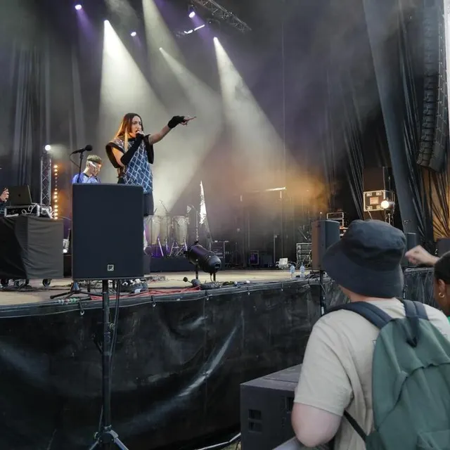 photo la chanteuse kalika a donné le premier concert du festival pop au parc, vendredi 1er juillet, à sablé-sur-sarthe.  ©  le maine libre