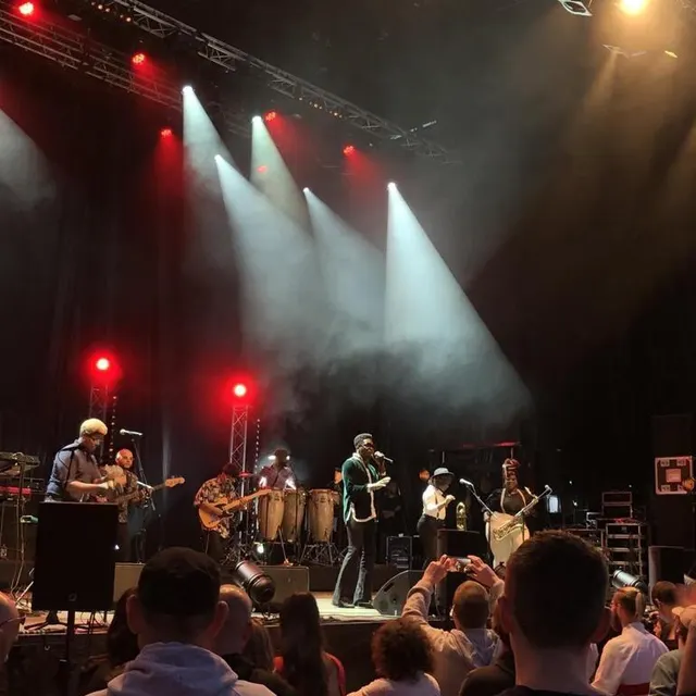 photo cimafunk, un groupe cubain qui a rapidement conquis le public du festival pop au parc.  ©  ouest-france