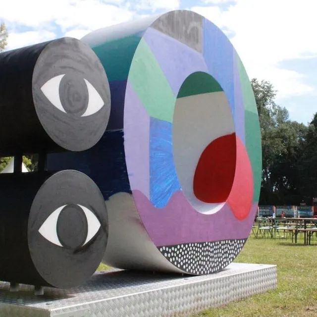 photo même les logos de la ville sont stylés !  ©  ouest-france