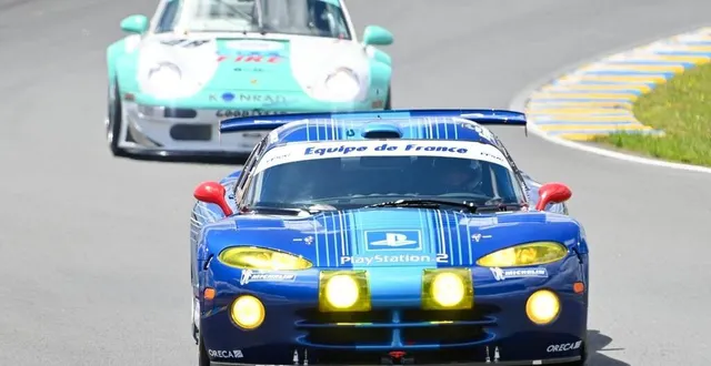 photo  florent moulin est engagé avec une chrysler viper sur le plateau endurance legend.  &copy;  daniel fouray / ouest-france 