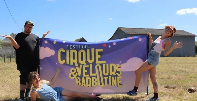 photo  florent bernard, camille ortie et emma verbeke organisent le festival cirque velours et barbotine, à luché-pringé, le week-end du 2 et 3 juillet 2022.  &copy;  ouest-france 