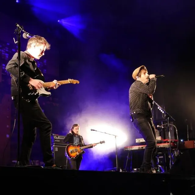 photo gauvain sers était accompagné de plusieurs musiciens sur scène.  ©  le maine libre