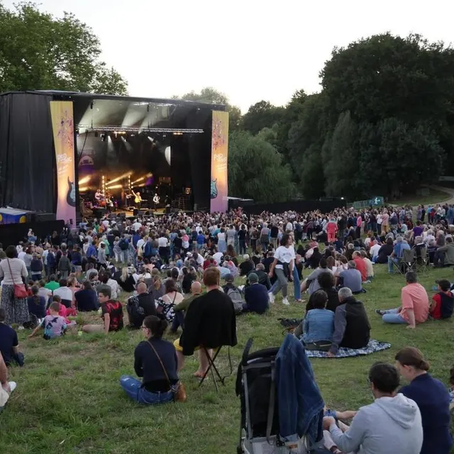 photo ce samedi 2 juillet 2022, près de 4000 entrées ont été comptabilisées lors de la deuxième journée du festival pop au parc.  ©  le maine libre