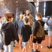 photo encadré par clémence casanova, un groupe d’élèves de cm 1 et cm 2 a découvert le planétarium.