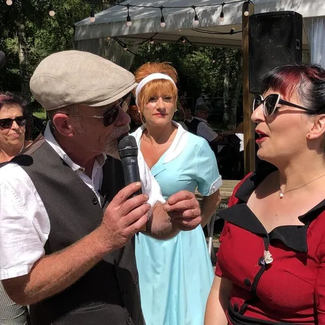 photo première réaction de la lauréate au micro de laurent maroleau.  ©  le maine libre