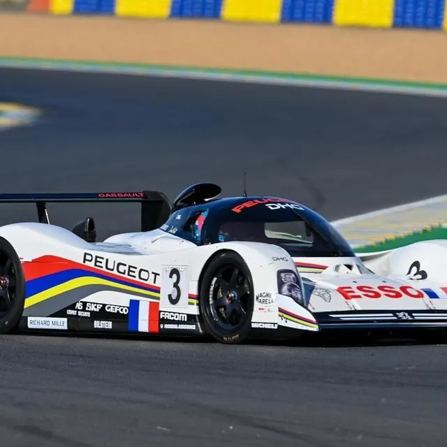 photo groupe c de 1982 ã 1993. 3. david hart / olivier hart. peugeot 905 evo 1 bis. 1993..  ©  daniel fouray / ouest-france