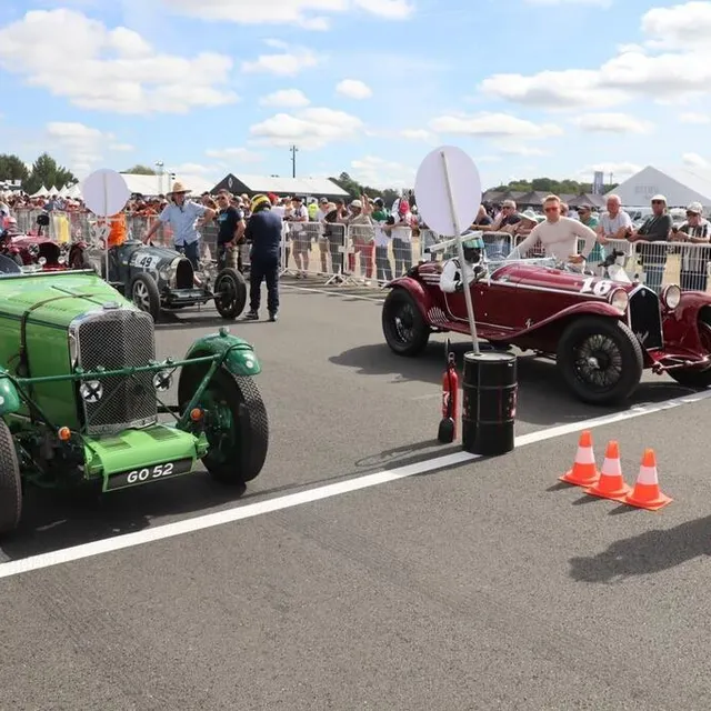 photo le mans classic 2022, 10e édition, sur la prégrille du plateau 1 qui regroupe les voitures d’avant-guerre.  ©  ouest-france