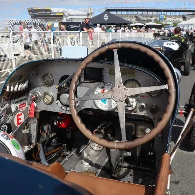 photo le mans classic 2022, 10e édition, sur la prégrille du plateau 1 qui regroupe les voitures d’avant-guerre.  ©  ouest-france