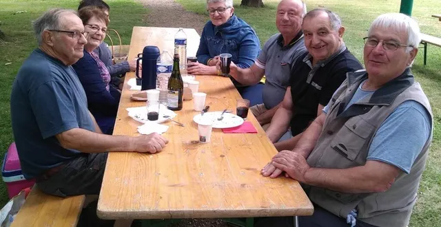 photo  les cherréens étaient ravis de se rencontrer. 