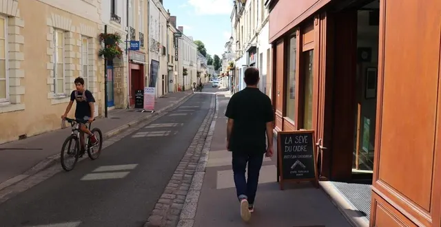 photo  s’il y a plusieurs cellules vides, la rue grollier, à la flèche, peut s’appuyer sur certains commerces installés depuis longtemps.  &copy;  ouest-france 