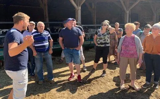 photo  fabrice loiseau, exploitant de la ferme du chêne, a accueilli de nombreux visiteurs samedi.  &copy;  le maine libre 