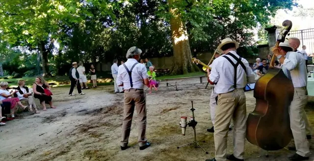 photo  le quintet parisien raymond, dirigé par alain jung, a proposé du jazz nouvelle-orléans.  &copy;  le maine libre 