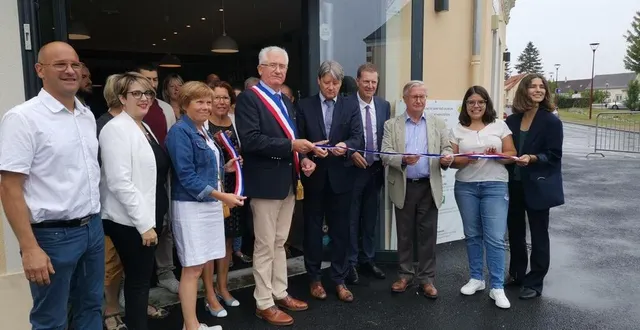 photo  les autorités de l’état, de la région, du département et de la communauté de communes ont confirmé leur soutien au projet de commerce multiservice le moulin d’or à saint-biez-en-belin (sarthe).  &copy;  ouest-france 