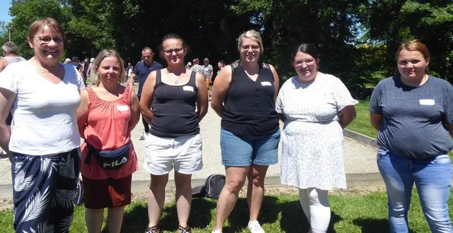 photo  les cinq membres actifs de l’ape, accompagnées d’une maman d’élève.  &copy;  le maine libre 