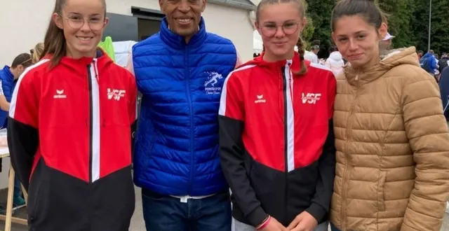 photo  de gauche à droite : elena fournier, stéphane diagana, coline bereau, lilou guillochon.  &copy;  vsf athlétisme 