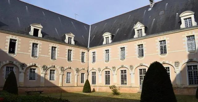 photo  le projet de vente porte sur l’ancien couvent de la visitation ainsi que deux bâtiments annexes situés à l’ouest du site.  &copy;  archives ouest-france 