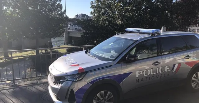 photo  un corps a été découvert flottant dans l’eau de la sarthe sous le pont de fer, au mans, ce vendredi 8 juillet 2022.  &copy;  le maine libre 