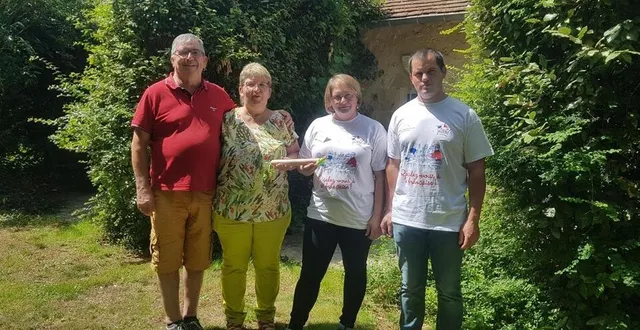 photo  de gauche à droite : jean-noël et marylise vovard, adeline et olivier huart.  &copy;  ouest france 