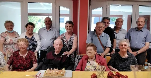 photo  gaston lefeuvre, entouré de sa famille et de ses amis.  &copy;  ouest-france 