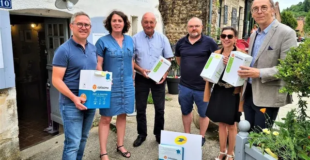 photo  jeudi 7 juillet, devant l’auberge des sœurs moisy, de gauche à droite, richard marquet, sophie douvry, arsène guilmeau, philippe lucas, christèle roussel, gilles havard.  &copy;  ouest-france 