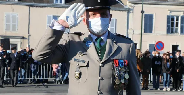 photo  le colonel emmanuel dosseur quitte le prytanée national militaire de la flèche.  &copy;  archives ouest-france 