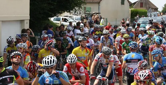 photo  les courses cyclistes organisées par la patriote de bonnétable créent, chaque année, une belle animation dans le village.  &copy;  le maine libre 