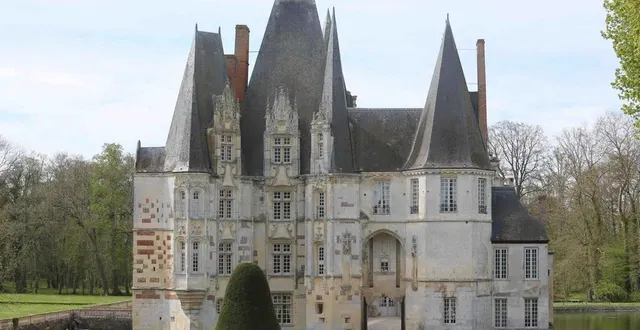 photo  un bijou architectural dans un écrin de verdure.  &copy;  gérard houdou, ouest-france 
