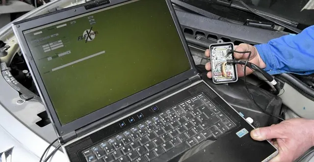 photo  l’installation du boîtier sur un véhicule prend en moyenne une demi-journée.  &copy;  archives le maine libre – yvon loué 