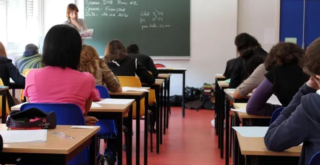 photo  des collégiens pendant l’examen du brevet des collèges. (photo d’illustration).  &copy;  fotolia 