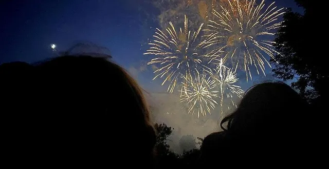 photo  les feux d’artifice seront de retour dans de nombreuses communes ornaises pour le 14-juillet, à des dates différentes.  &copy;  archives ouest-france 
