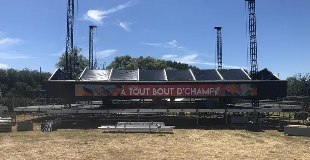 photo  la grande scène du festival à tout bout d’champ, mesurant 250 mètres carrés, est d’ores et déjà installée.  &copy;  ouest-france 