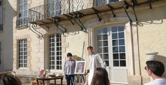 photo  sam huttrideau et marie fromont sur la scène improvisée devant le château. aloysius bertrand ! la trentaine de personnes qui a fait le déplacement samedi après-midi dans la cour du château a ainsi pu découvrir un texte signé sam huttrideau, sur le poète, la dernière nuit d’aloysius bertrand, ?et joué par l’auteur lui-même et une jeune comédienne, marie fromont. un beau et grand moment de culture partagé en un lieu chargé lui aussi d’histoire.  &copy;  ouest-france 