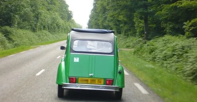 photo  la 2 cv citroën, symbole de tout un art de vivre…  &copy;  domaine de grillemont 