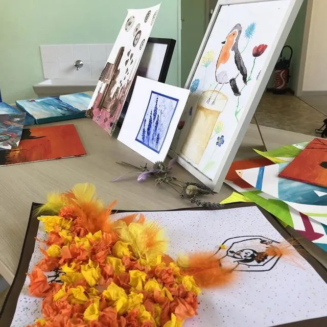 photo des exemples d’œuvres étaient présentés pour inspirer les futurs usagers.  ©  ouest-france